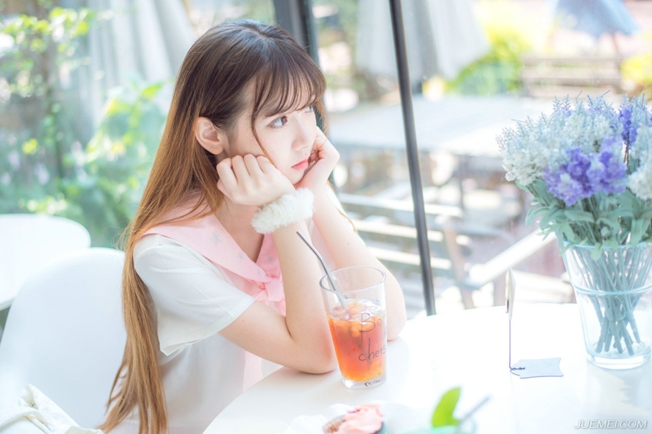 这种事情，庞统自然不会拿出来去打击人心，只是不断强调，吕布给提供的路，其实要比他们靠着田里面那点税赋要强太多，先给大家一个画饼，解决了后顾之忧，接下来的事情自然要好办许多。